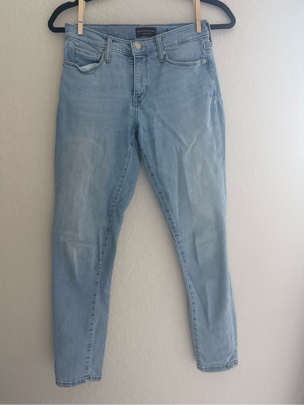 Banana Republic Light Blue Skinny Jeans for Women - small imperfection on leg